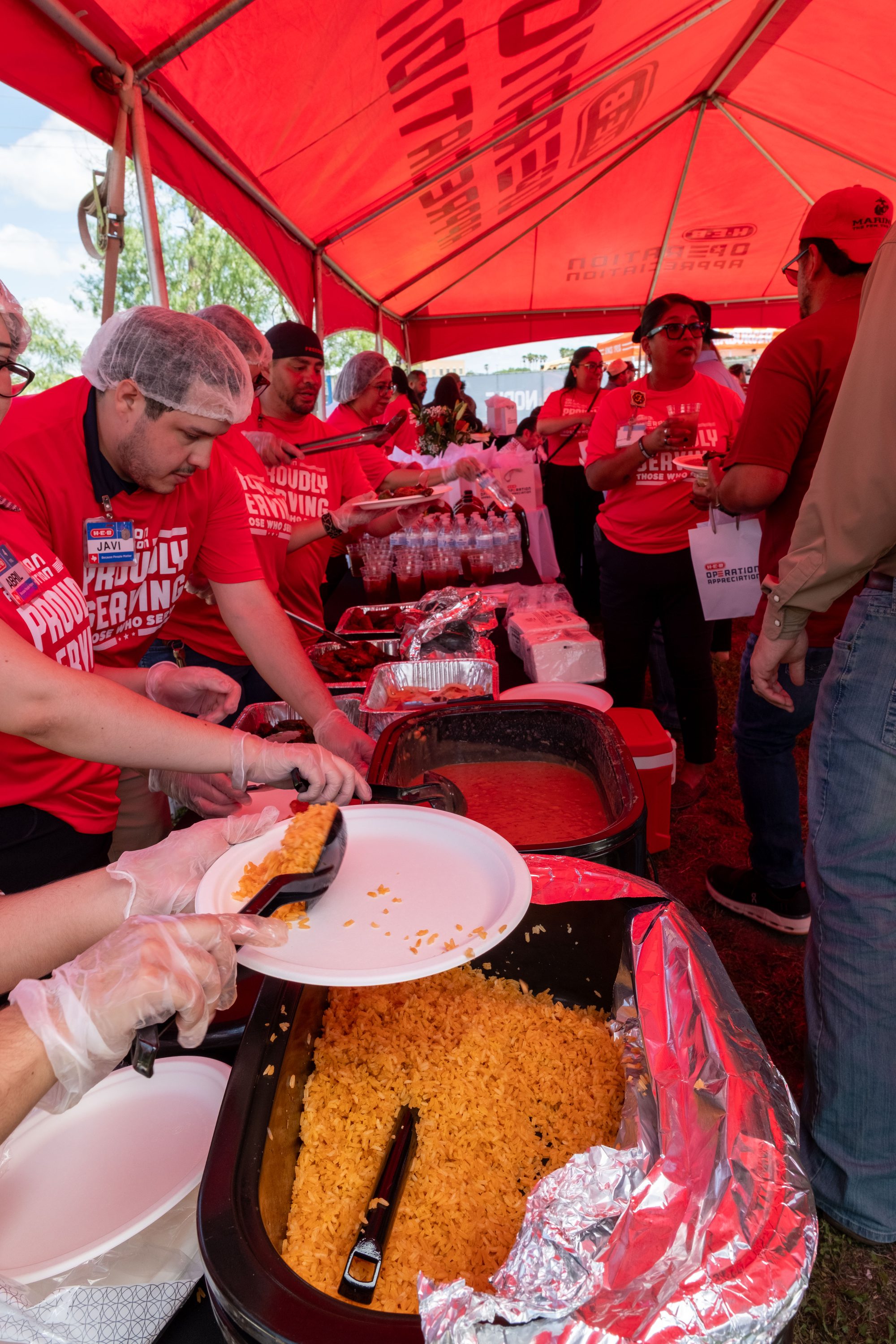 H-E-B Operation Appreciation volunteers serving food at the VFW Post 2410 groundbreaking